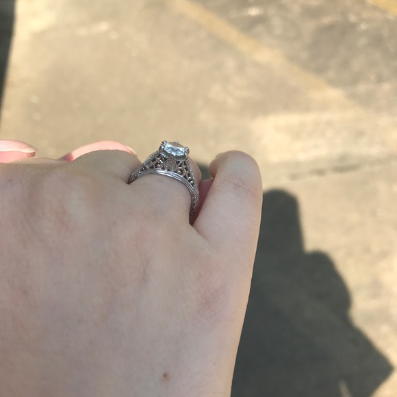 STUNNING 0.95 ct vintage engagement ring! 💍 - Picture 5 of 8